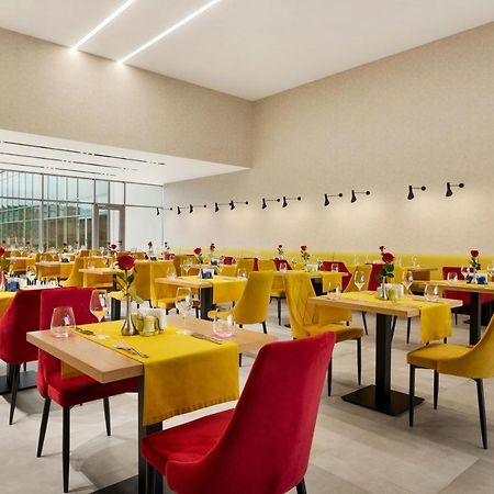 Ramada By Wyndham Targu Jiu Hotel Ngoại thất bức ảnh