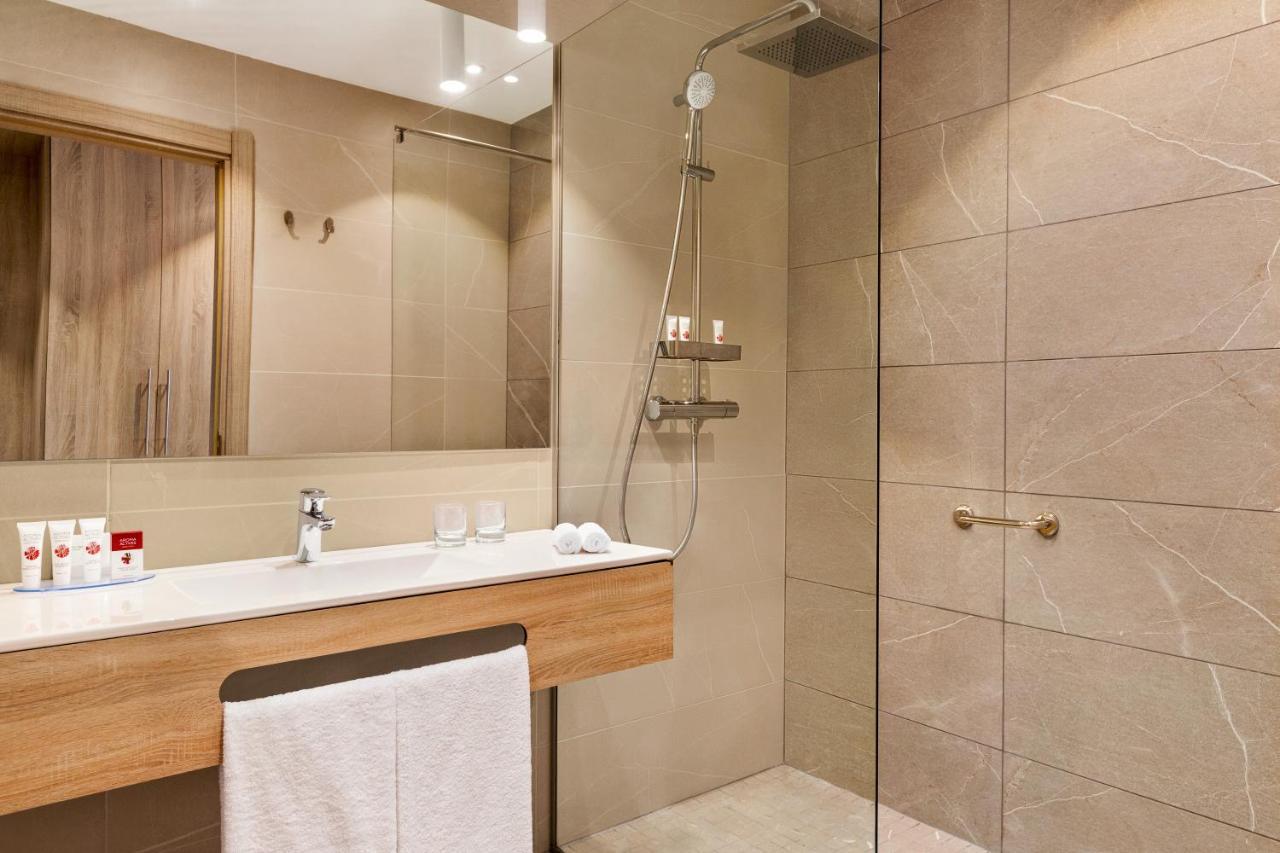 Ramada By Wyndham Targu Jiu Hotel Ngoại thất bức ảnh