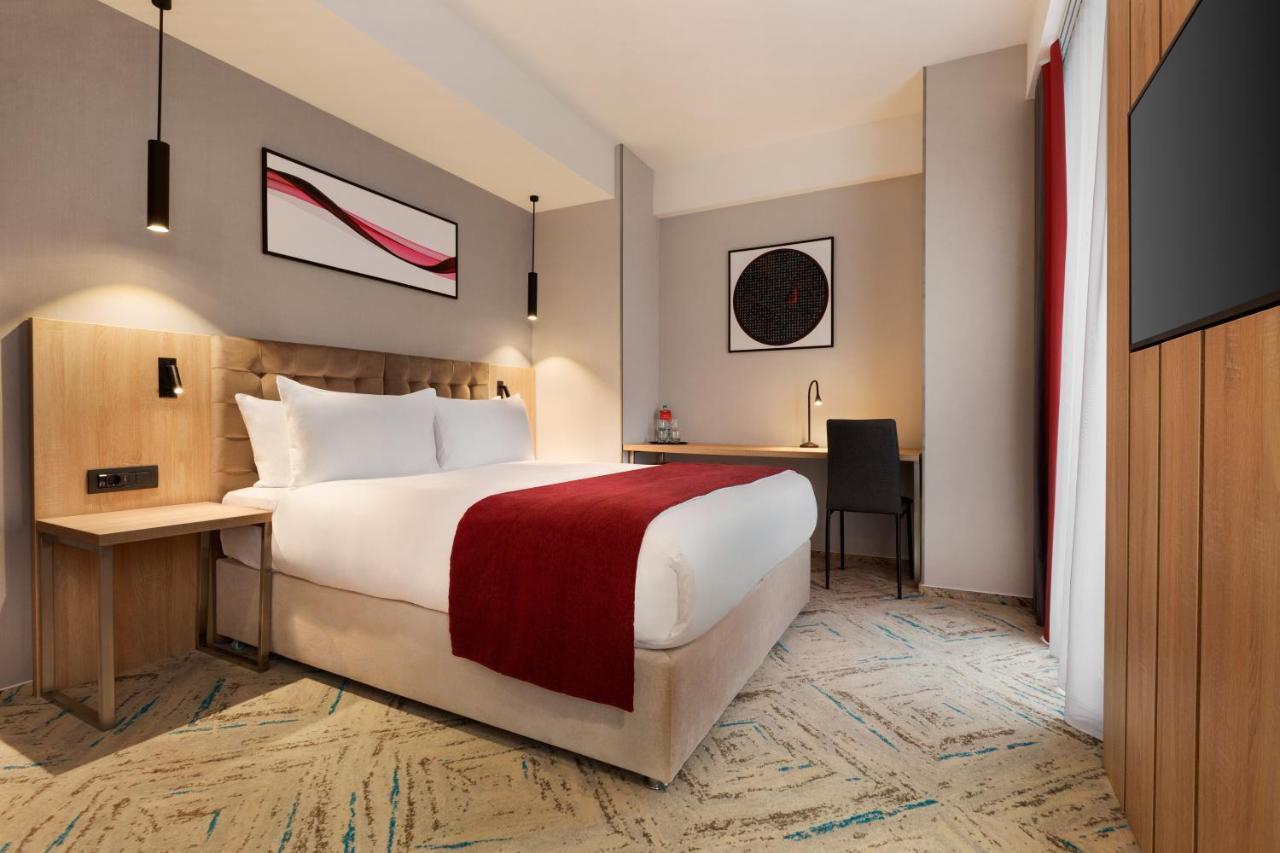 Ramada By Wyndham Targu Jiu Hotel Ngoại thất bức ảnh
