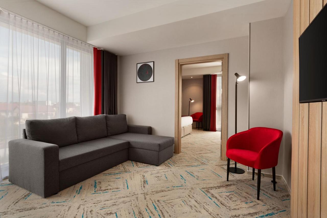 Ramada By Wyndham Targu Jiu Hotel Ngoại thất bức ảnh