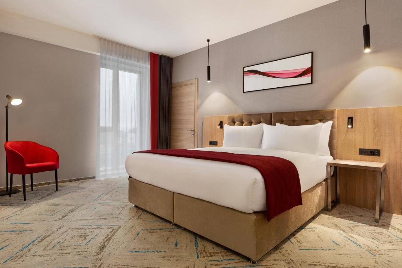 Ramada By Wyndham Targu Jiu Hotel Ngoại thất bức ảnh