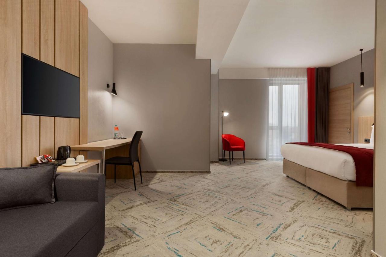 Ramada By Wyndham Targu Jiu Hotel Ngoại thất bức ảnh