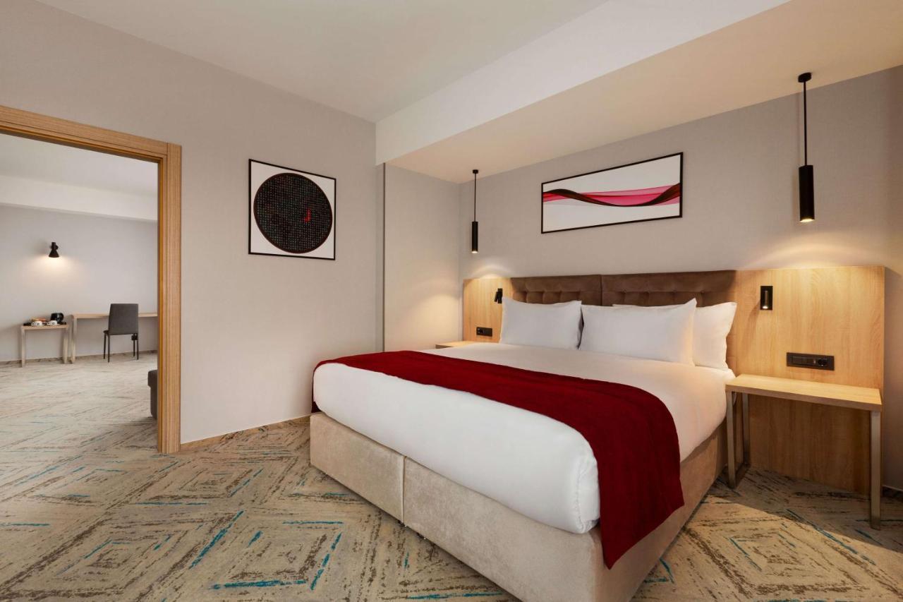 Ramada By Wyndham Targu Jiu Hotel Ngoại thất bức ảnh